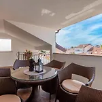 Gloria Apartman